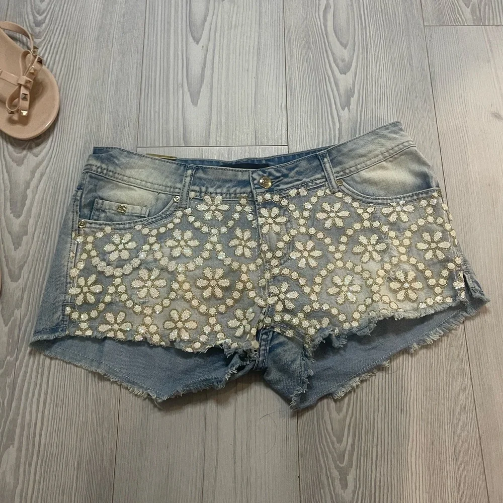 ✨Flower Embellished Denim Jeans - Picture 2 of 5